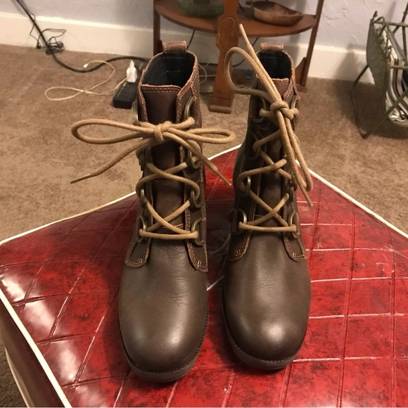 NWOT Sorel Women's Cate Lace Lug Sole Booties - Picture 1 of 7